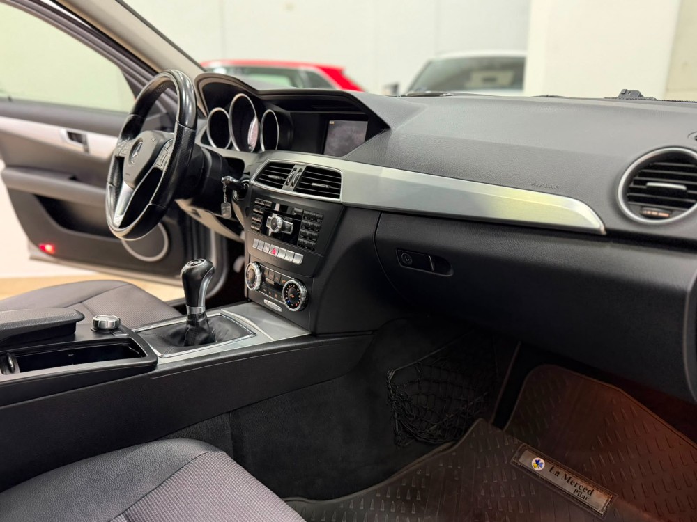Mercedes-Benz C-Class C200 — foto 10